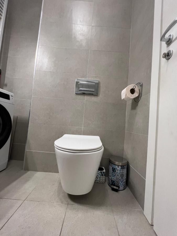 Aparthotel Lake Bucarest Esterno foto